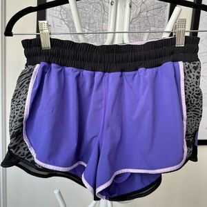 Rare Lululemon Hotty Hot Low-Rise Lined Short 2.5" Purple w/black trim 💜🖤 EUC